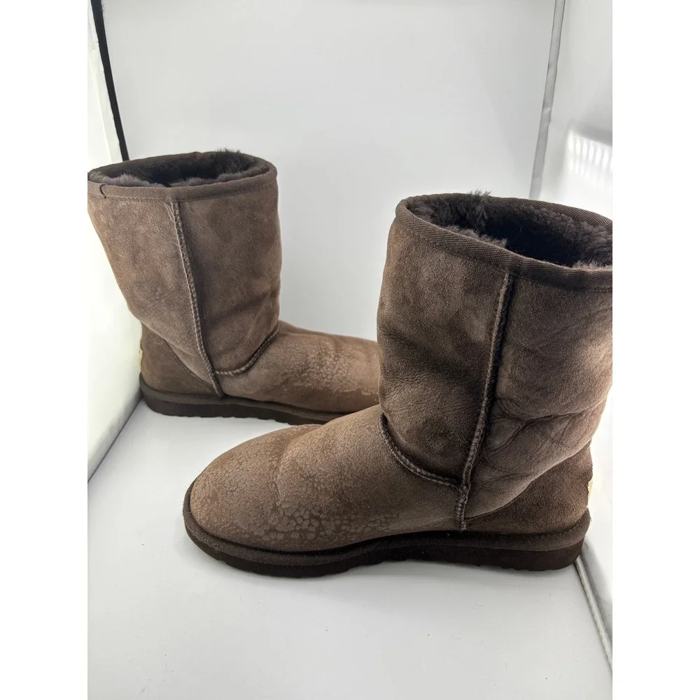 UGG Australia Classic Short 5825 Chocolate Brown Sheepskin Boots Womens 9
